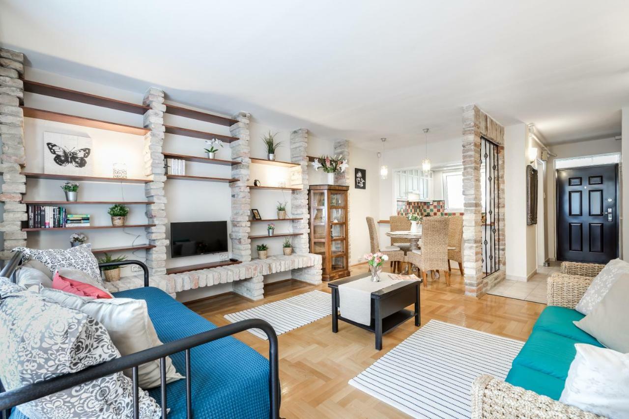 Bpr Golden Corner Suite With Balcony & A/C Budapeste Exterior foto
