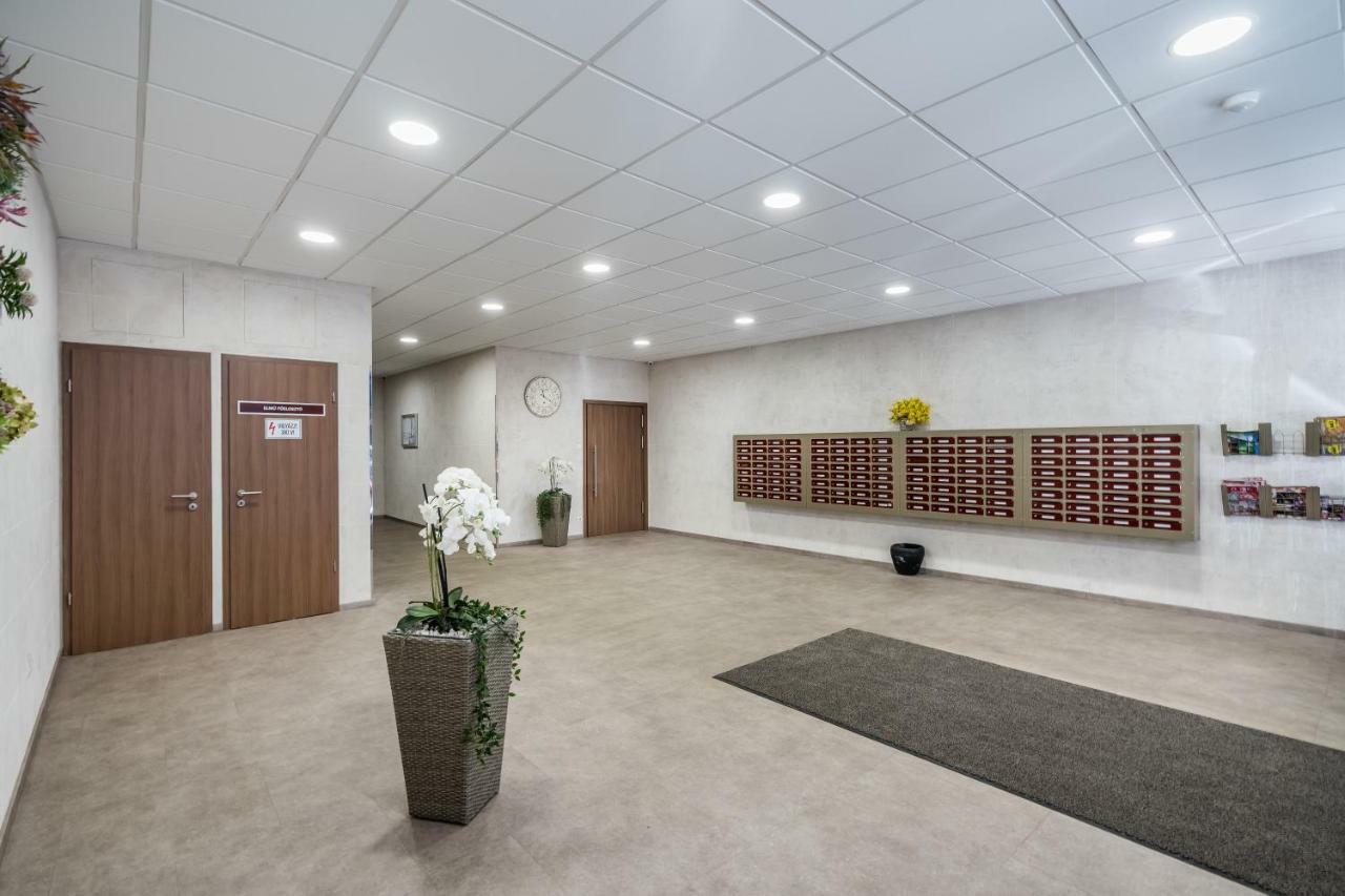 Bpr Golden Corner Suite With Balcony & A/C Budapeste Exterior foto